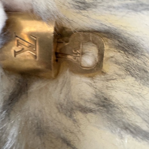 - Louis Vuitton
Brass Lock & Key Set - Picture 6 of 7